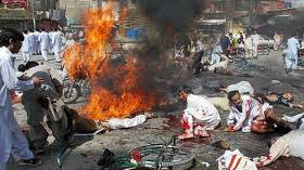 Estragos de homem bomba no Paquistão 