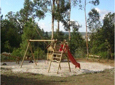 Parque Infantil em Vila Cova