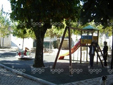 Parque Infantil em Forles