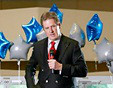 Rick Goings Presidente Executivo da Tupperware Brands Corporation comemorando conquistas e prêmios na sede Mundial Tupperware. Click na imagem para ampliar. TupperwareShow