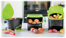 Caixas Tupperware são empilháveis e as batatas, cebolas duram por muito mais tempo. Tupperware Show