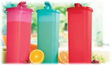 Seu design permite colocá-los na porta do refrigerador. Impede que outros odores contaminar o sabor suco, leite, água graças a sua tampa. Tupperware Show