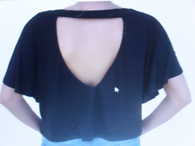 Blusa Modelo Morcego Perfil Costas