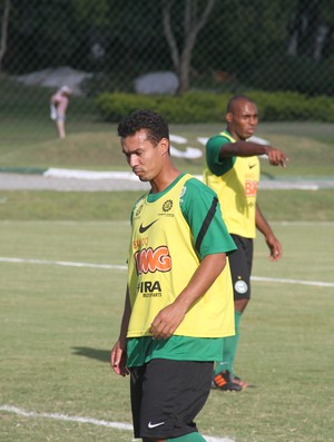 Djair retorna ao Coritiba, após terminar 2012 no Joinville (Foto: Gabriel Hamilko/GloboEsporte.com)